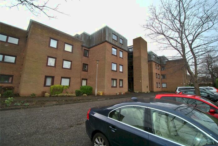 3 Bedroom Flat To Rent In West Grange Gardens, Edinburgh, EH9