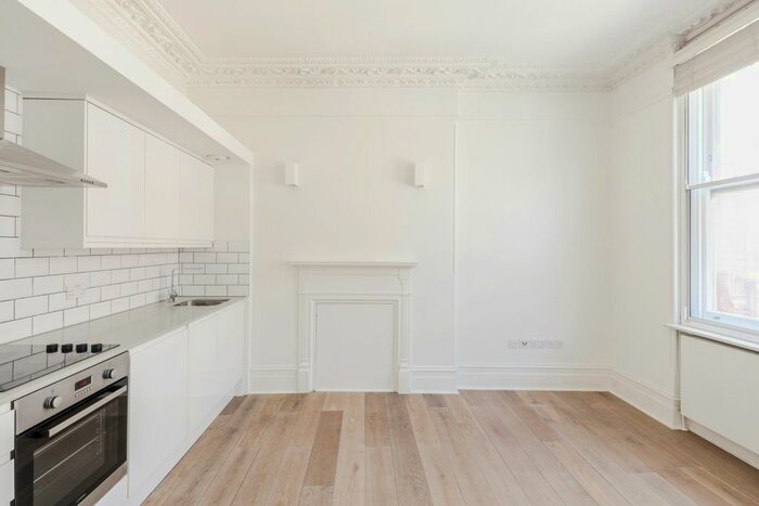 2 Bedroom Flat To Rent In Shaftesbury Avenue, Chinatown, W1D