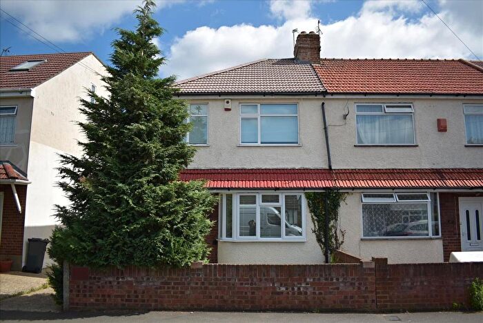 3 Bedroom End Of Terrace House To Rent In Imperial Road, Bedfont, TW14