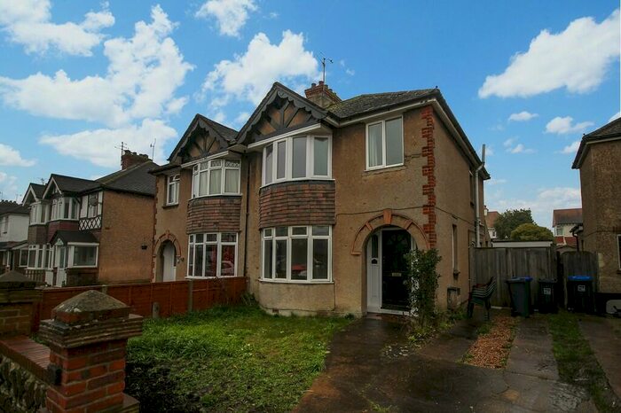 3 Bedroom Semi-Detached House To Rent In Bramley Road, Worthing, BN14