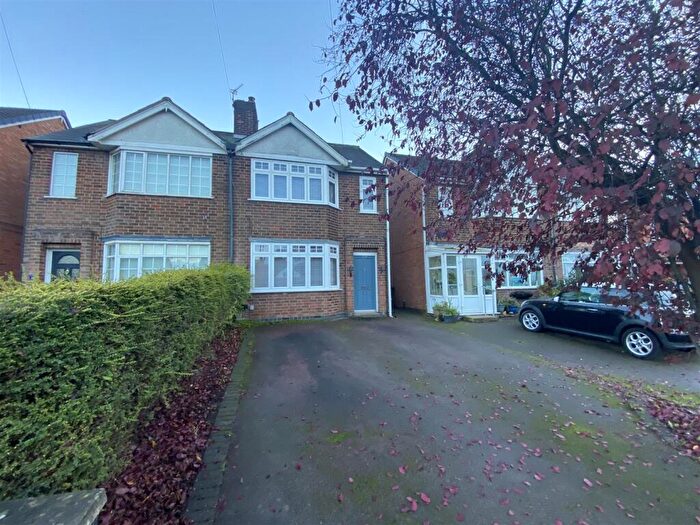 3 Bedroom Semi Detached House For Sale In Coventry Road, Hinckley, LE10