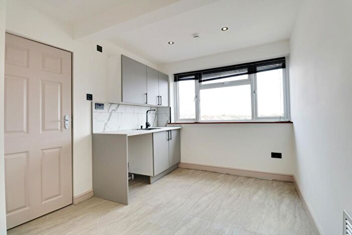 1 Bedroom Flat To Rent In Halfway Street, Sidcup, Kent, DA15