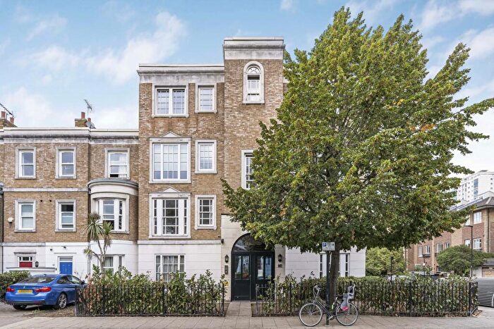 2 Bedroom Apartment For Sale In Middleton Road, London, E8
