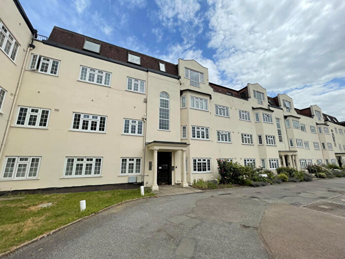 2 Bedroom Flat To Rent In Etchingham Court, N3