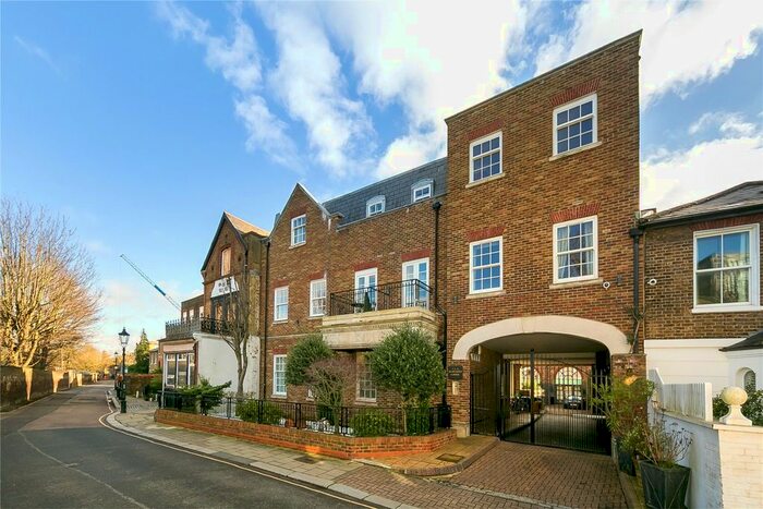 2 Bedroom Flat To Rent In Marsault Court, Kew Foot Road, Richmond, TW9