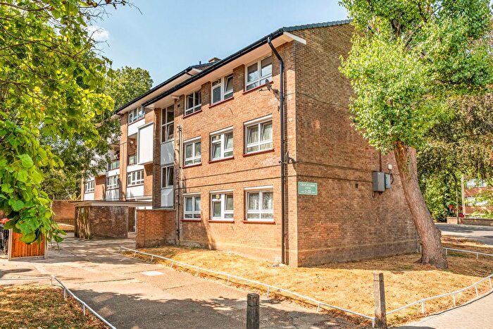 3 Bedroom Flat For Sale In Castlecombe Drive, Southfields, London, SW19