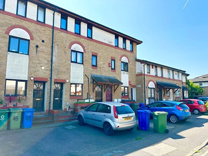 4 Bedroom Terraced House To Rent In Oxley Close, Bermondsey, London, SE1