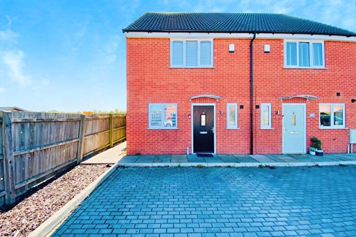 3 Bedroom Town House For Sale In Windsor Gardens, Croft, LE9