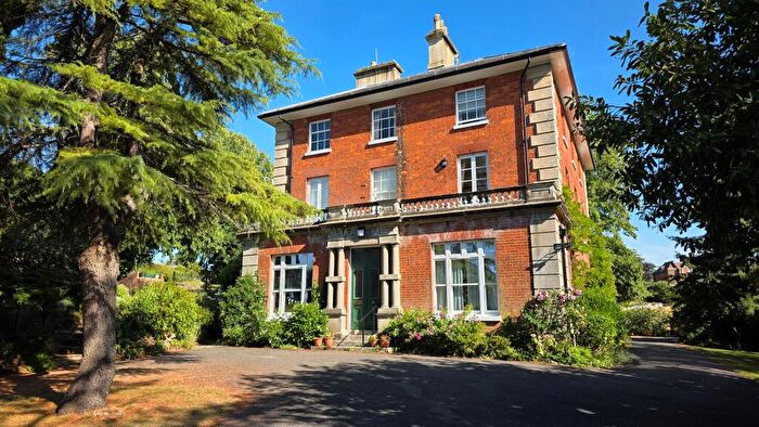 1 Bedroom Apartment For Sale In Rose Hill, Dorking, RH4