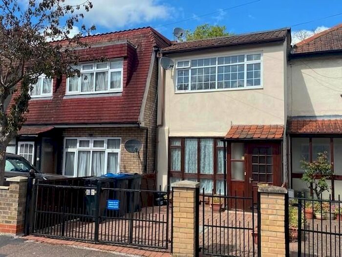 3 Bedroom Terraced House To Rent In Lawrence Road, London, SE25