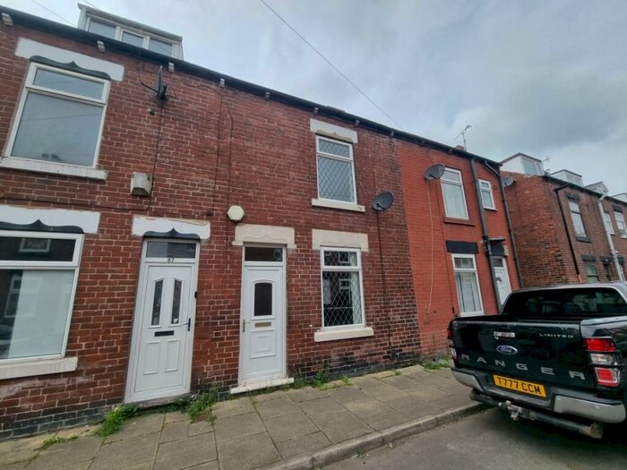 3 Bedroom House To Rent In Milgate Street, Royston, S71