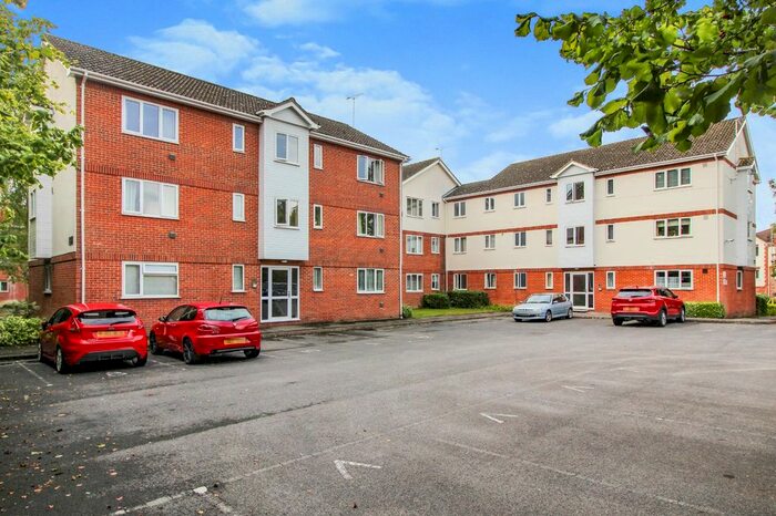 2 Bedroom Flat To Rent In Walled Meadow, Andover, Hampshire, SP10
