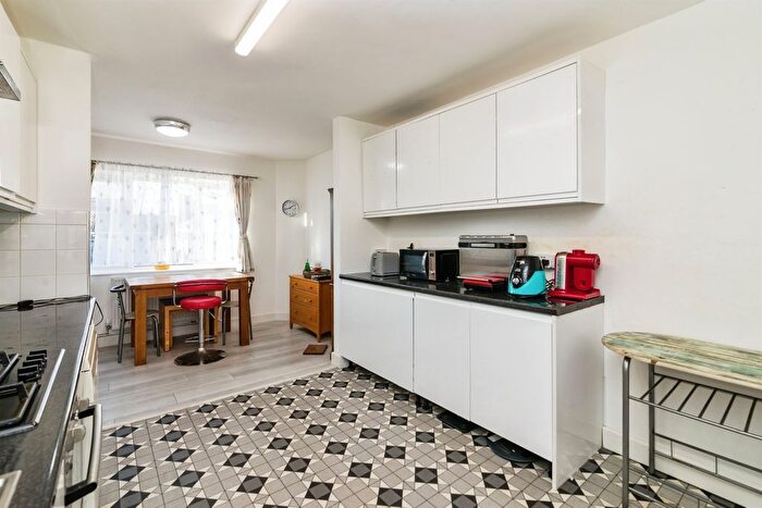 3 Bedroom End Of Terrace House For Sale In Hollingsworth Road, Lowestoft, NR32