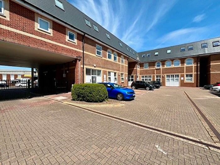 2 Bedroom Flat To Rent In Alton Mews, Aylesbury, HP19