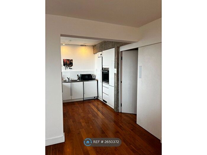 2 Bedroom Flat To Rent In Radnor St, London, EC1V