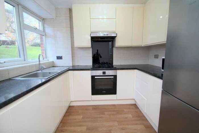 4 Bedroom Town House To Rent In Chichele Gardens, Croydon, CR0