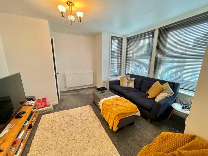 2 Bedroom Flat To Rent In Westby Road, BH5