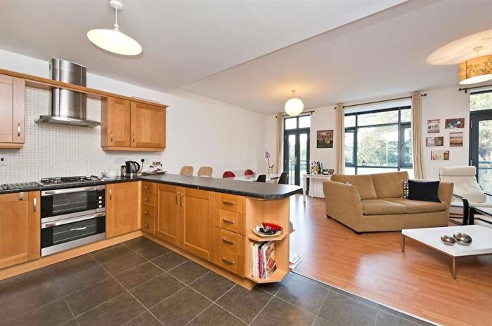 2 Bedroom Flat To Rent In Putney Bridge Road, Putney, SW18