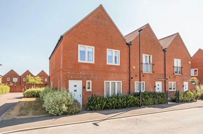 3 Bedroom End Of Terrace House For Sale In Pinsent Road, Winchester, Hampshire, SO22