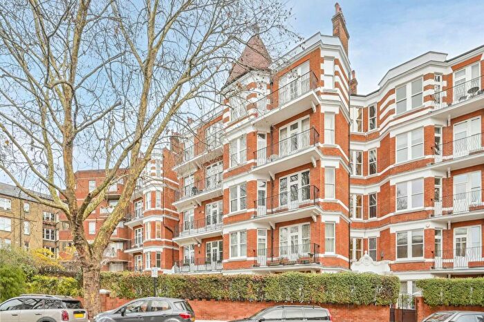 2 Bedroom Flat To Rent In Cremorne Road, Chelsea, London, SW10
