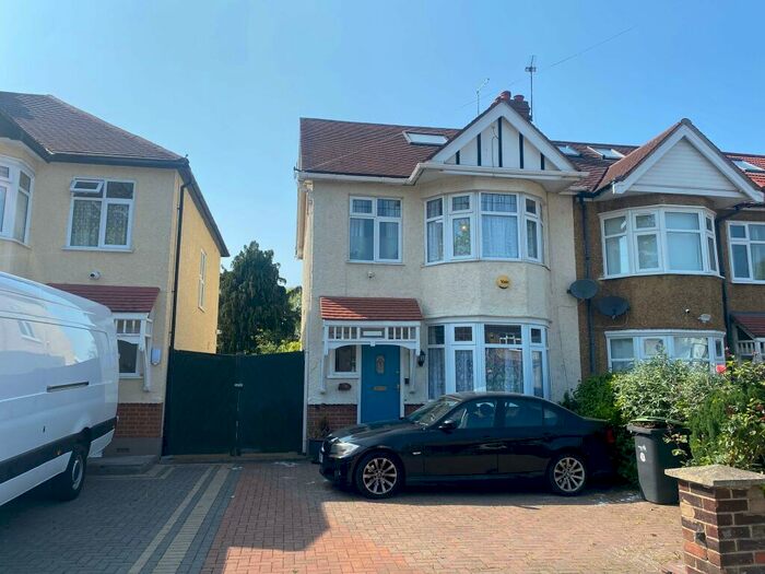 4 Bedroom End Of Terrace House To Rent In Ladysmith Road, Enfield, EN1