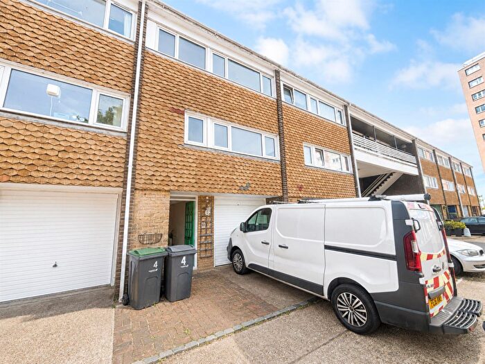 3 Bedroom Mews To Rent In Trinity Green, Gosport, PO12