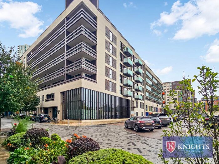 2 Bedroom Apartment For Sale In Waterside Way, Hale Village, London, N17
