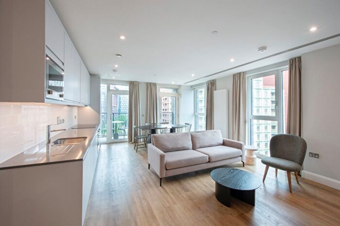 3 Bedroom Flat To Rent In Moat Street, New Covent Garden, SW11
