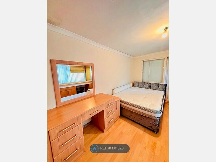 1 Bedroom Flat To Rent In Hounslow, Hounslow, TW3