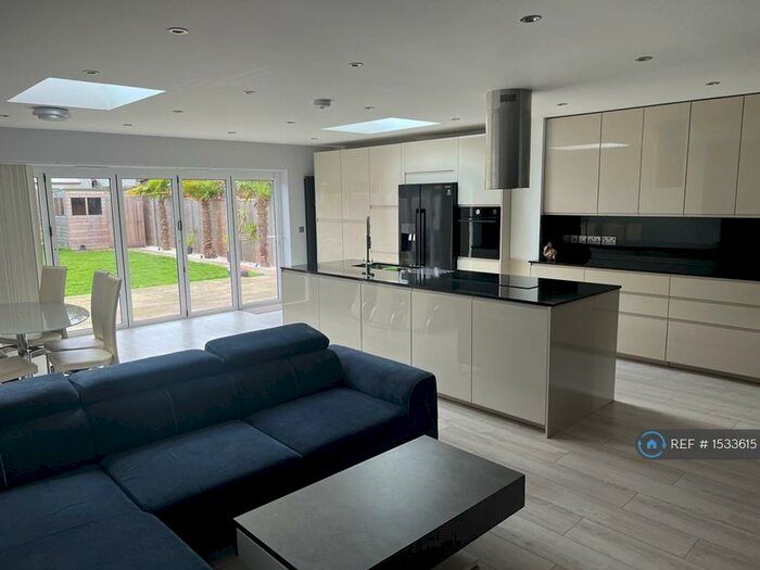 3 Bedroom Semi-Detached House To Rent In Lingdale Road, Bournemouth, BH6