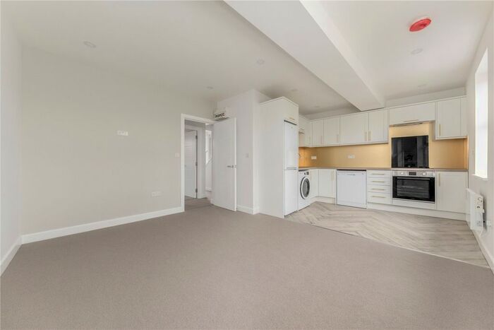 2 Bedroom Flat To Rent In Coombe Lane, Raynes Park, SW20