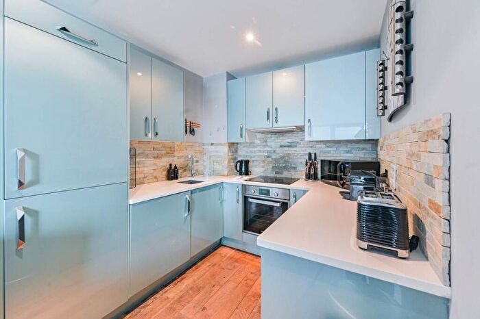 1 Bedroom Flat For Sale In Warwick Building, Chelsea Bridge Wharf, Battersea Park, London, SW11
