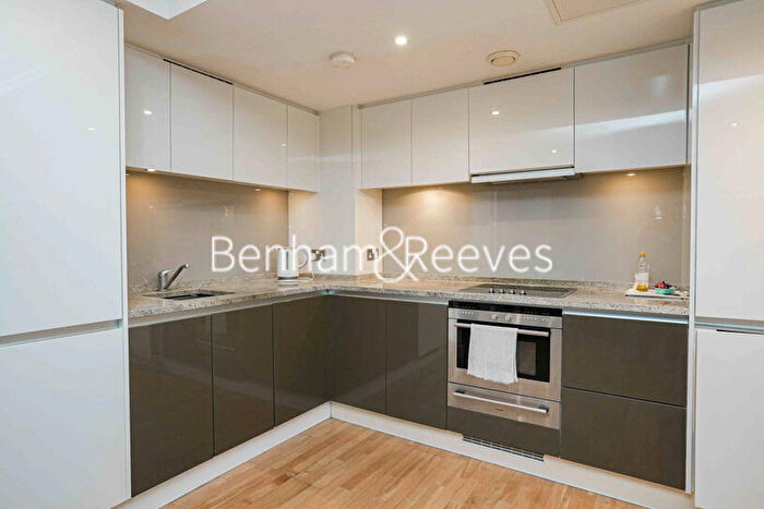 1 Bedroom Apartment To Rent In Marsh Wall, London, E14