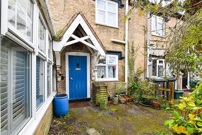 2 Bedroom Terraced House For Sale In Station Road, Aylesford, ME20