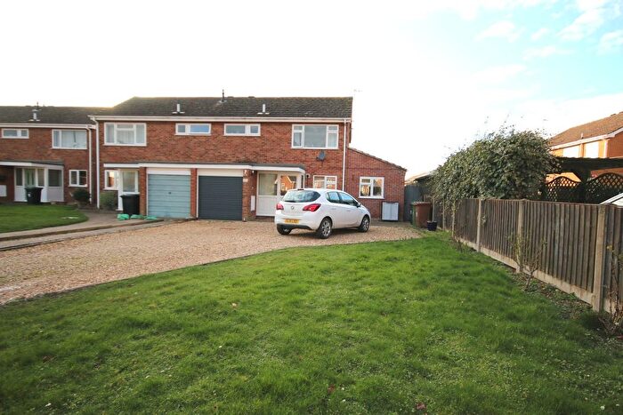 3 Bedroom Semi-Detached House For Sale In Bedford Drive, King's Lynn, PE30