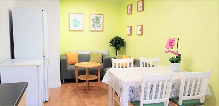 4 Bedroom Semi-Detached House To Rent In , Herons Way, Selly Oak, Birmingham, B29