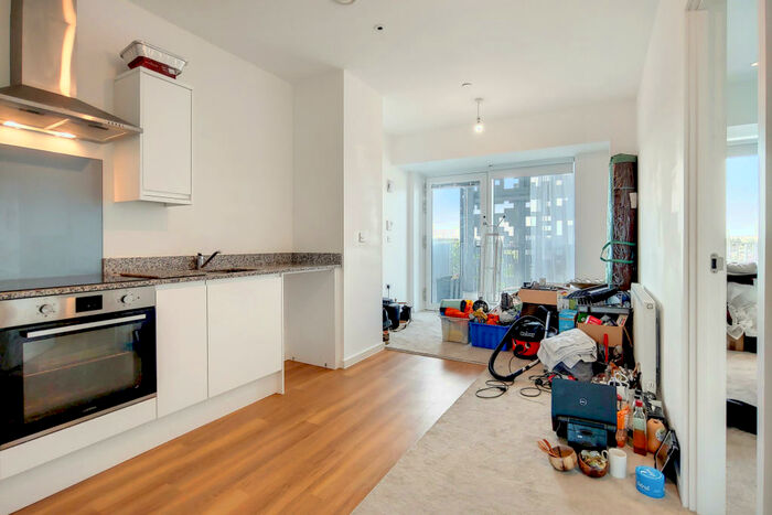 2 Bedroom Flat To Rent In Ilford Hill, Ilford, IG1