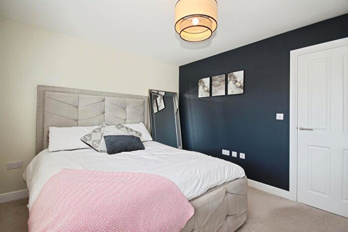 2 Bedroom Semi-Detached House For Sale In Upperfield Road, Warwick, CV34