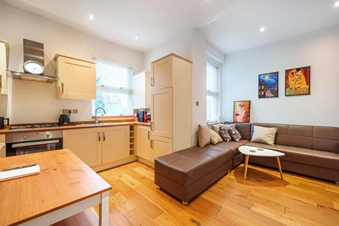 2 Bedroom Flat To Rent In Dyne Road London, NW6