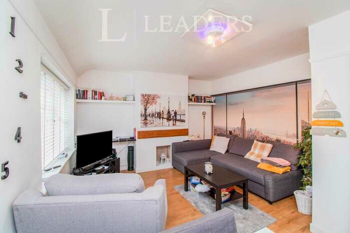 2 Bedroom Maisonette Flat To Rent In Moss Drive, Basildon, SS16