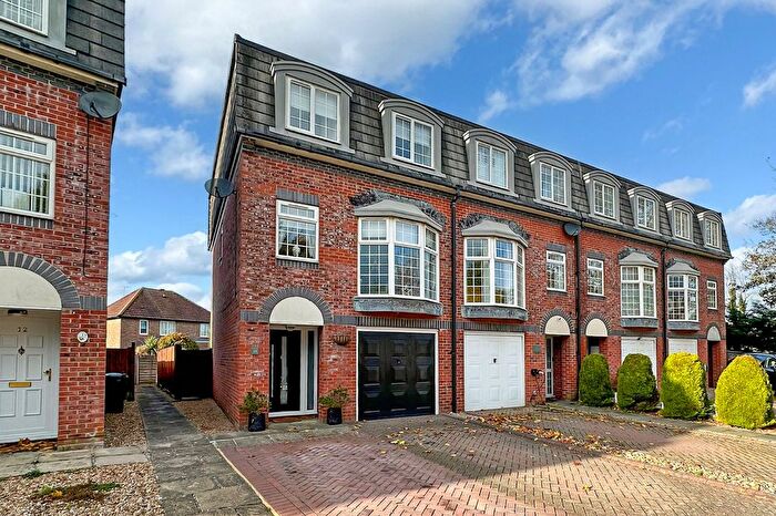 3 Bedroom End Terrace House For Sale In Hamilton Close, Rustington, Littlehampton, West Sussex, BN16
