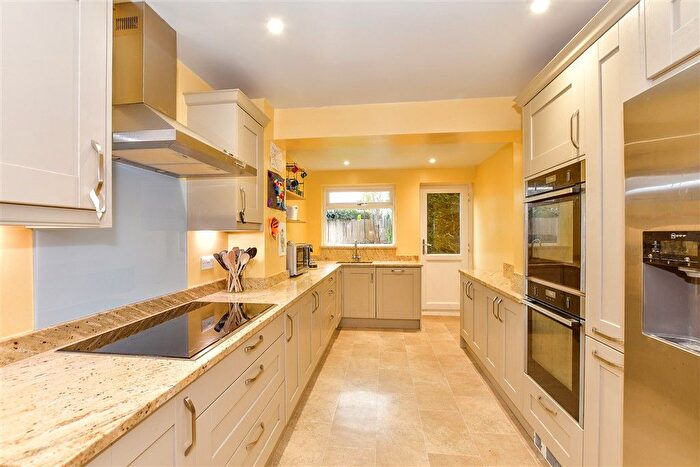 5 Bedroom Semi-Detached House For Sale In Vaughan Avenue, Tonbridge, Kent, TN10