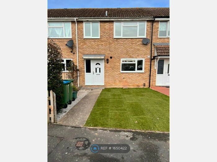 3 Bedroom Terraced House To Rent In Tamar Close, Aylesbury, HP21