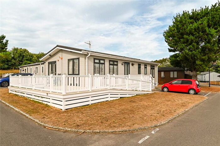 3 Bedroom Park Home For Sale In Amberwood, Shorefield Country Park, Downton, Hampshire, SO41