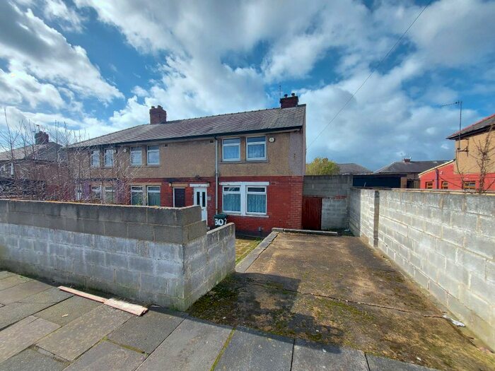 2 Bedroom Terraced House To Rent In Aberford Road, Bradford, BD8