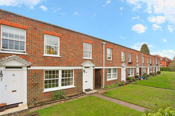 3 Bedroom Terraced House To Rent In Oatlands Chase, Weybridge, KT13