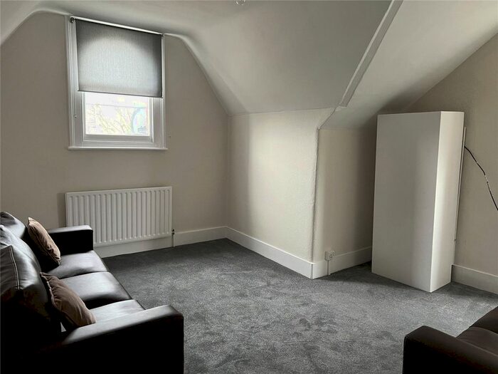 2 Bedroom Flat To Rent In Bromley Road, Catford, London, SE6