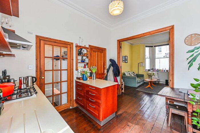 1 Bedroom Flat To Rent In Crewdson Road, Oval, London, SW9