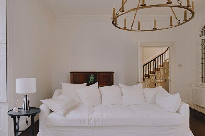 7 Bedroom Detached House To Rent In Bishops Road, Claverham, BS49