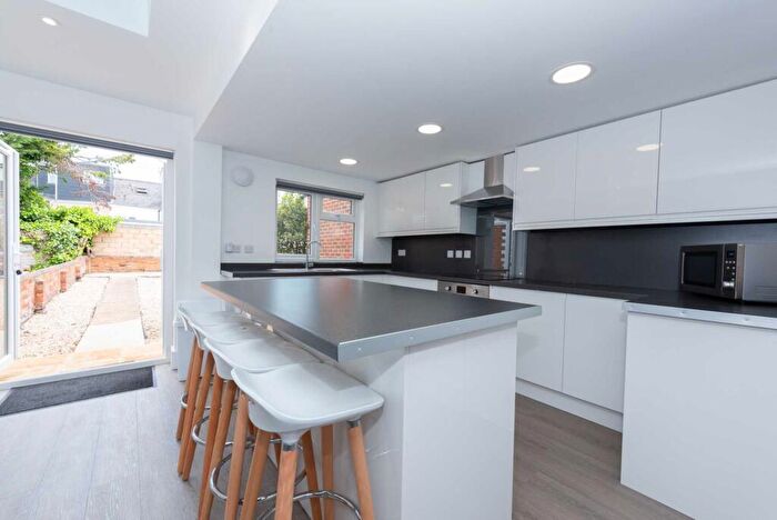 5 Bedroom Terraced House To Rent In Donnington Road, Reading, RG1